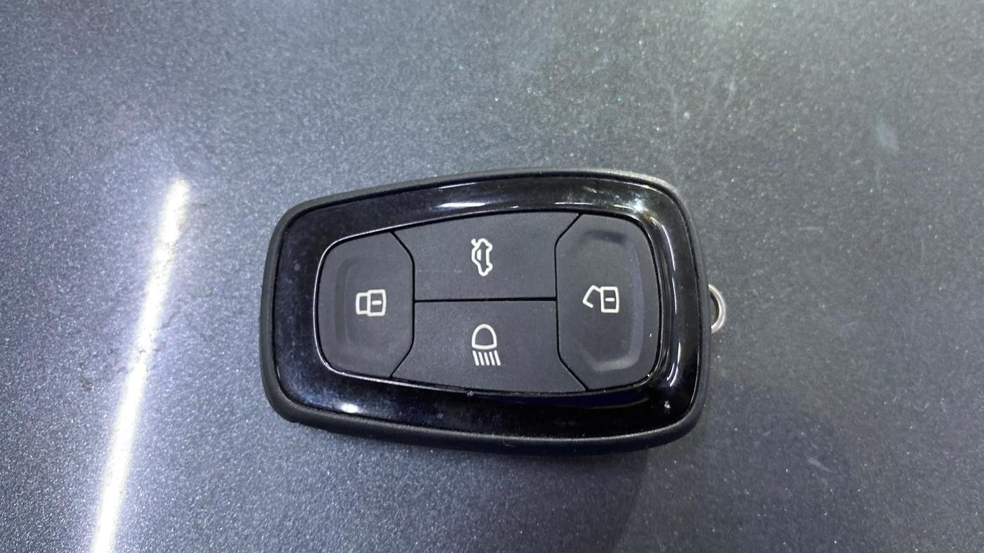 2024 Tata PUNCH ACCOMPLISHED MT CNG, CNG, Manual, 56,506 km, Key Close Up