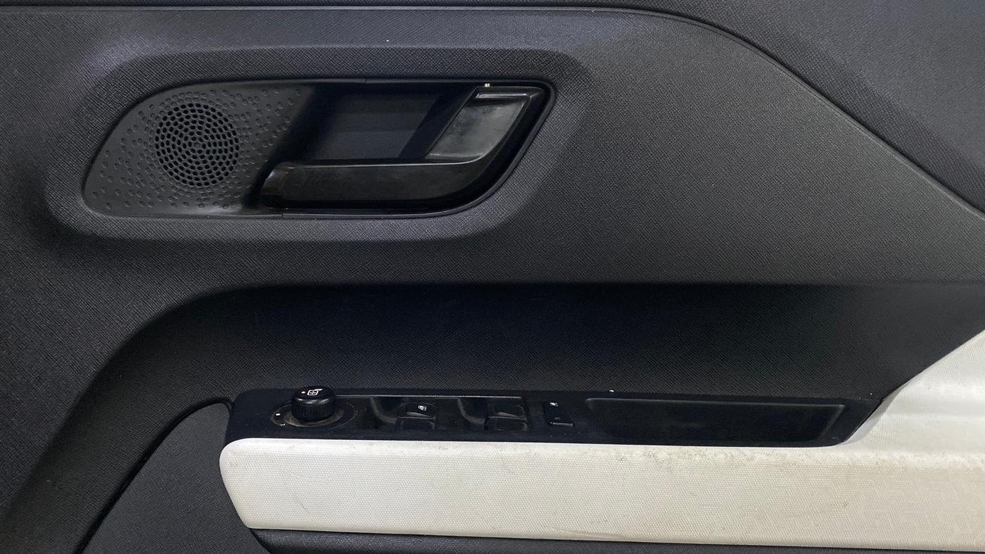 2024 Tata PUNCH ACCOMPLISHED MT CNG, CNG, Manual, 56,506 km, Driver Side Door Panels Control