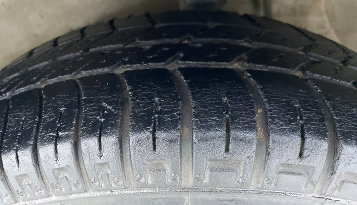 2016 Maruti Alto 800 LXI, Petrol, Manual, 49,709 km, Left Front Tyre Tread