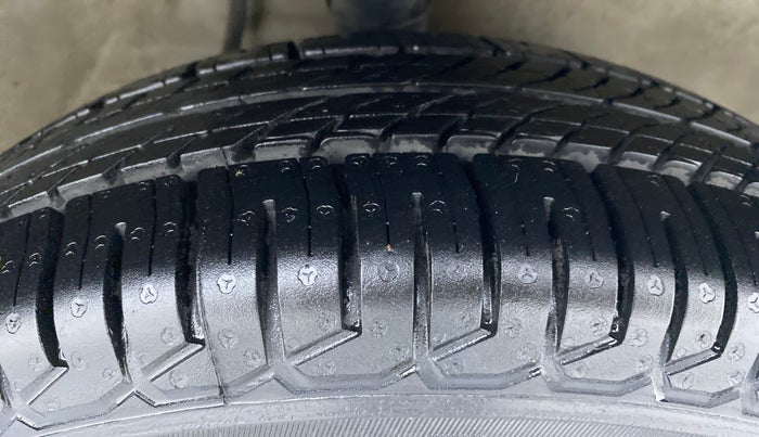 2016 Maruti Alto 800 LXI, Petrol, Manual, 49,709 km, Right Front Tyre Tread
