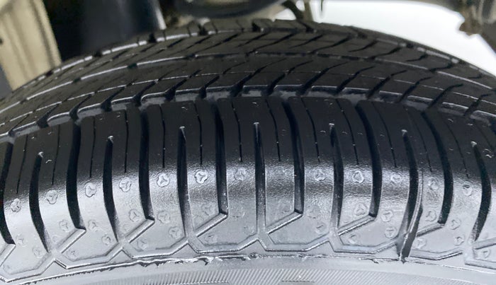 2016 Maruti Alto 800 LXI, Petrol, Manual, 49,709 km, Left Rear Tyre Tread