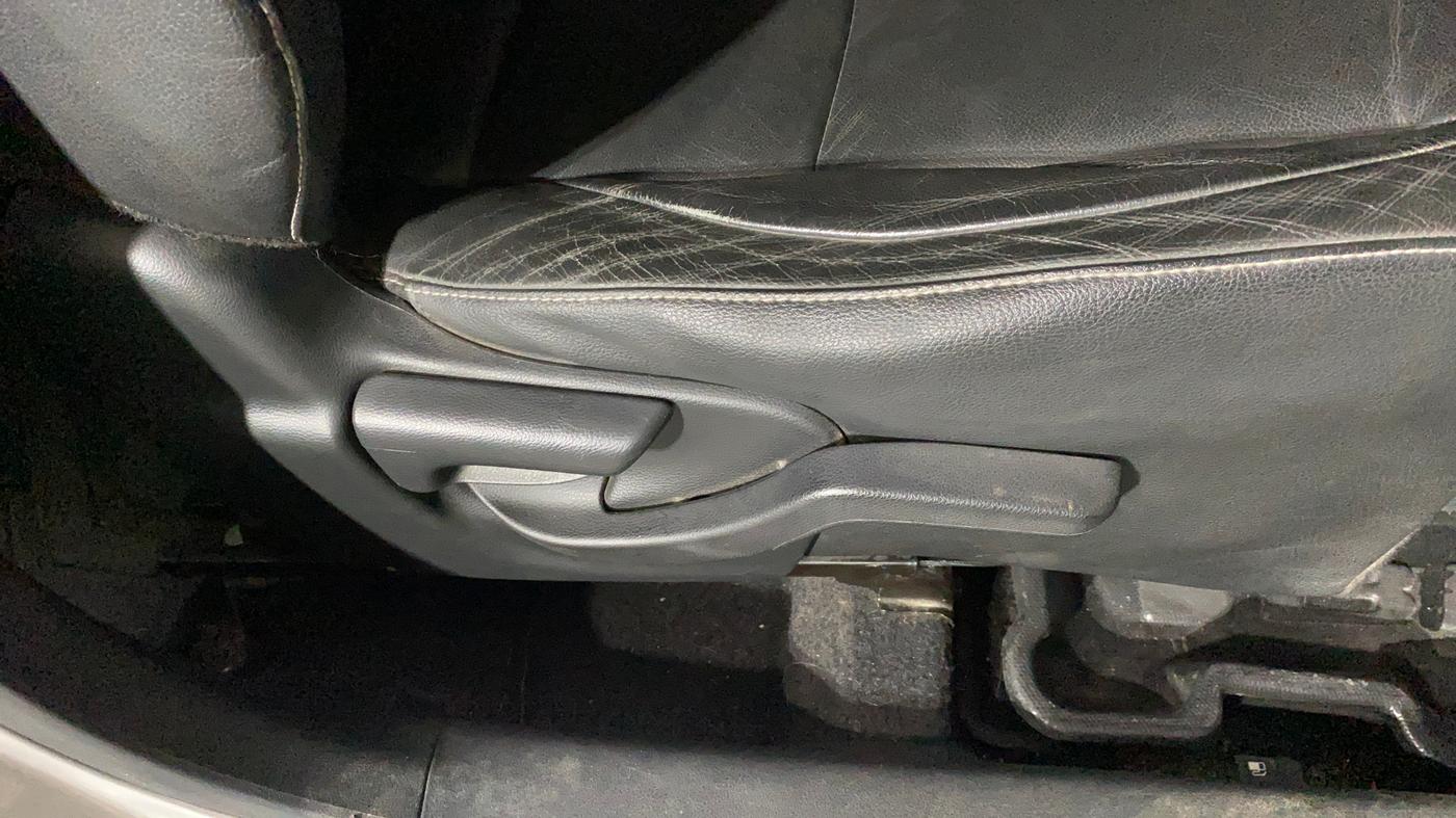 2019 Honda BR-V 1.5L I-VTEC VX, Petrol, Manual, 37,446 km, Driver Side Adjustment Panel