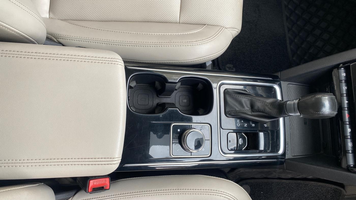 2021 Mahindra XUV700 AX 7 LUXURY P AT 7 STR, Petrol, Automatic, 65,764 km, Gear Lever