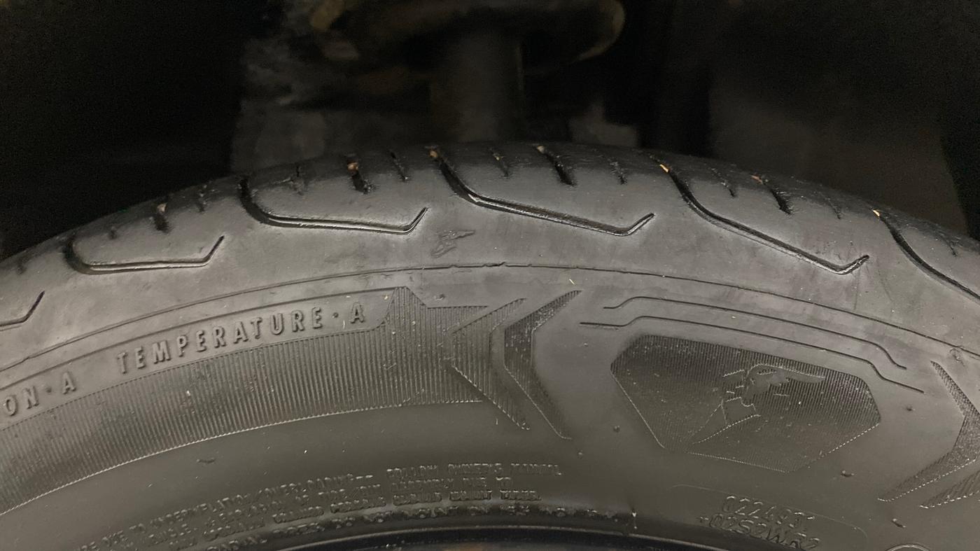 2020 Tata NEXON XM PETROL, Petrol, Manual, 1,48,985 km, Right Front Tyre Tread