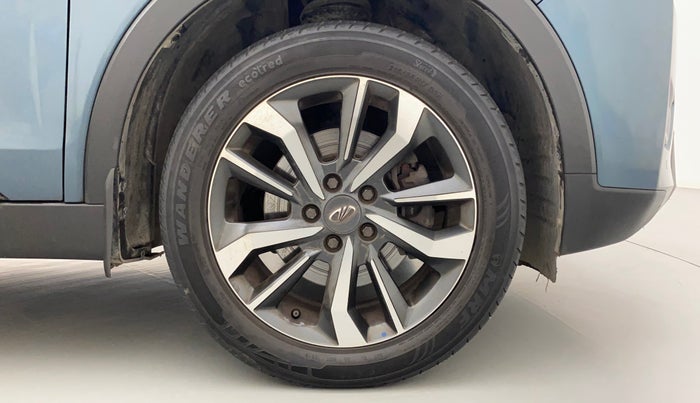 2019 Mahindra XUV300 W8 (O) 1.5 DIESEL AMT, Diesel, Automatic, 41,999 km, Right Front Wheel