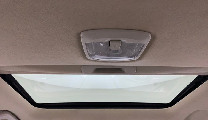 2019 Mahindra XUV300 W8 (O) 1.5 DIESEL AMT, Diesel, Automatic, 41,999 km, Moonroof/ Sunroof