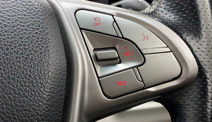 2019 Mahindra XUV300 W8 (O) 1.5 DIESEL AMT, Diesel, Automatic, 41,999 km, Adaptive Cruise Control
