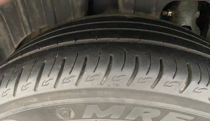 2019 Mahindra XUV300 W8 (O) 1.5 DIESEL AMT, Diesel, Automatic, 41,999 km, Right Rear Tyre Tread