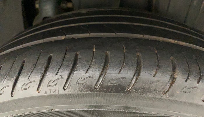 2019 Mahindra XUV300 W8 (O) 1.5 DIESEL AMT, Diesel, Automatic, 41,999 km, Left Rear Tyre Tread