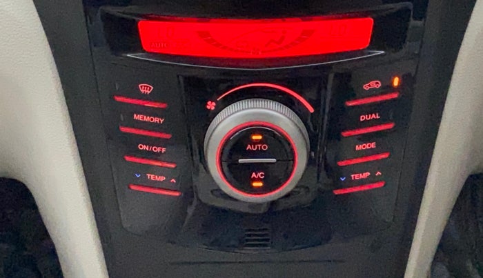 2019 Mahindra XUV300 W8 (O) 1.5 DIESEL AMT, Diesel, Automatic, 41,999 km, Automatic Climate Control
