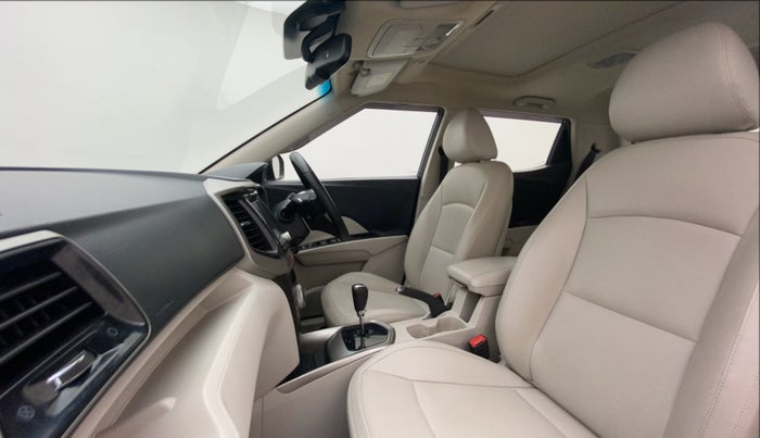 2019 Mahindra XUV300 W8 (O) 1.5 DIESEL AMT, Diesel, Automatic, 41,999 km, Right Side Front Door Cabin