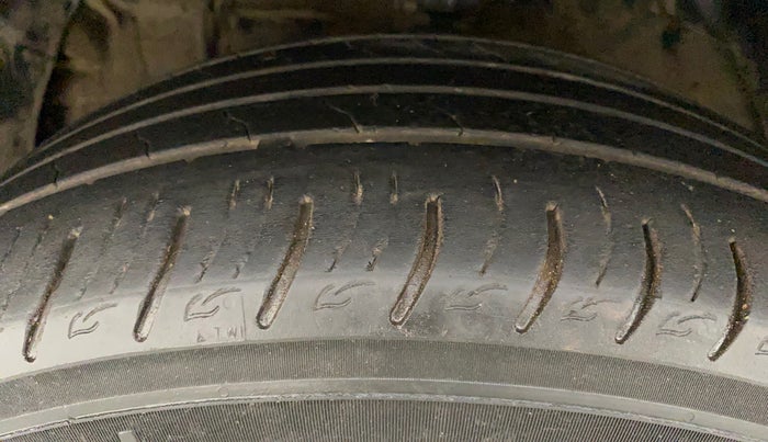 2019 Mahindra XUV300 W8 (O) 1.5 DIESEL AMT, Diesel, Automatic, 41,999 km, Left Front Tyre Tread