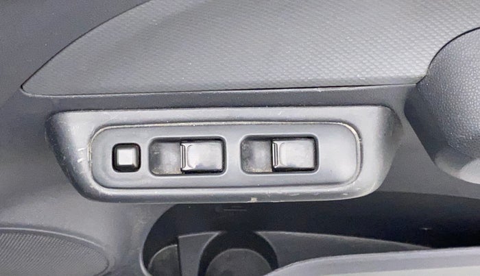 2011 Maruti Ritz LXI, Petrol, Manual, 86,404 km, Driver Side Door Panels Control