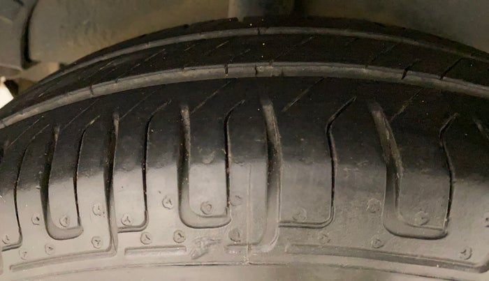 2011 Maruti Ritz LXI, Petrol, Manual, 86,404 km, Right Rear Tyre Tread
