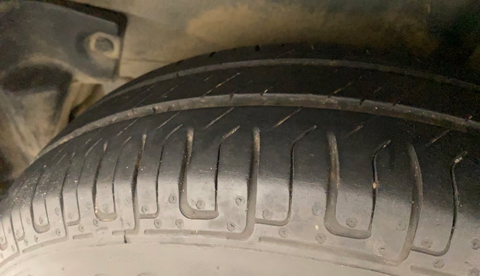 2011 Maruti Ritz LXI, Petrol, Manual, 86,404 km, Left Rear Tyre Tread