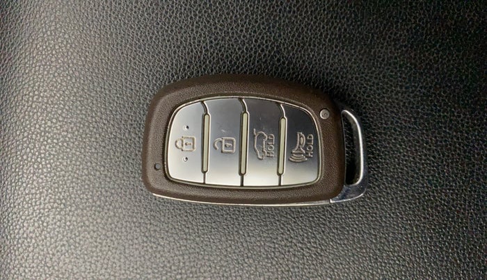 2022 Hyundai NEW I20 ASTA (O) 1.0 TURBO GDI DCT, Petrol, Automatic, 41,669 km, Key Close Up