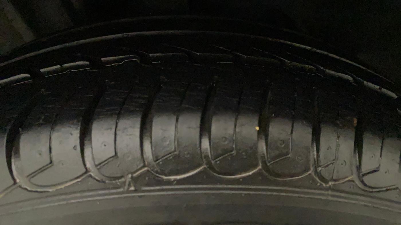 2017 Tata Tiago XT PETROL, Petrol, Manual, 24,888 km, Right Front Tyre Tread