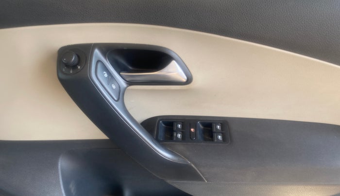 2014 Volkswagen Polo HIGHLINE1.2L, Petrol, Manual, 44,090 km, Driver Side Door Panels Control