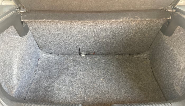 2014 Volkswagen Polo HIGHLINE1.2L, Petrol, Manual, 44,090 km, Boot Inside