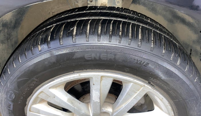 2014 Volkswagen Polo HIGHLINE1.2L, Petrol, Manual, 44,090 km, Right Front Tyre Tread