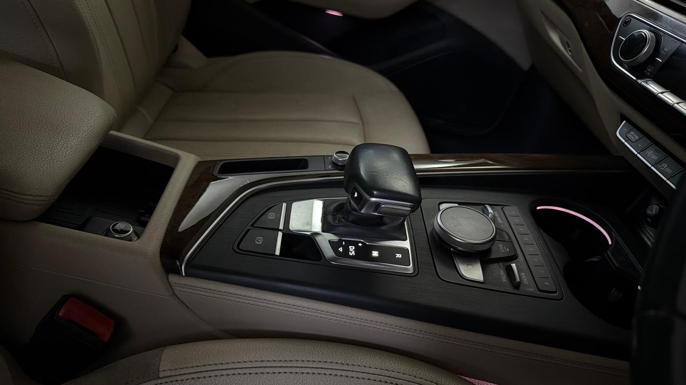 2018 Audi A4 30 TFSI PREMIUM PLUS, Petrol, Automatic, 67,403 km, Gear Lever