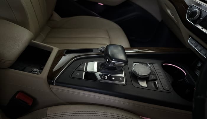 2018 Audi A4 30 TFSI PREMIUM PLUS, Petrol, Automatic, 67,403 km, Gear Lever