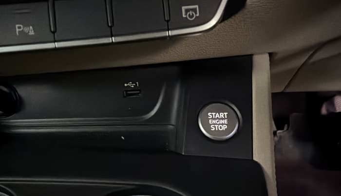 2018 Audi A4 30 TFSI PREMIUM PLUS, Petrol, Automatic, 67,403 km, Keyless Start/ Stop Button