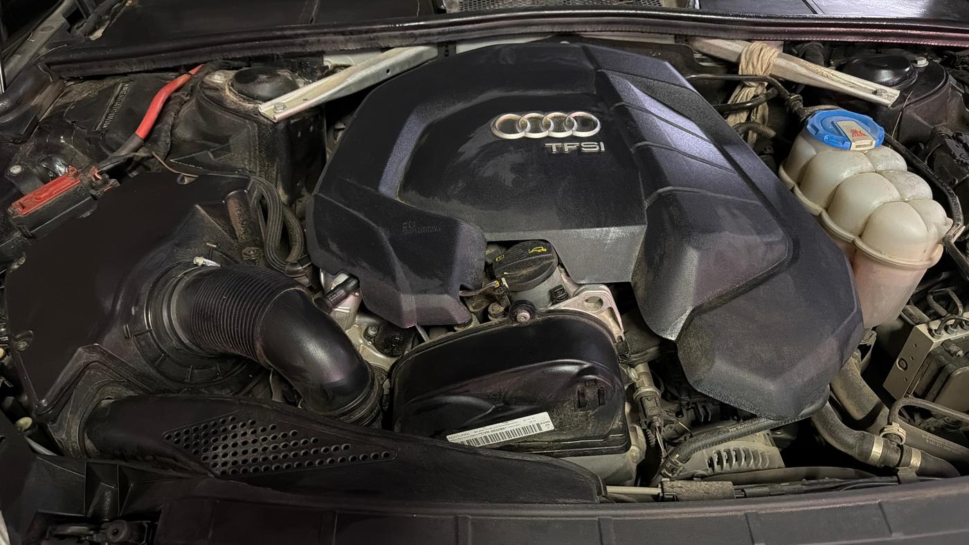 2018 Audi A4 30 TFSI PREMIUM PLUS, Petrol, Automatic, 67,403 km, Engine View - Right