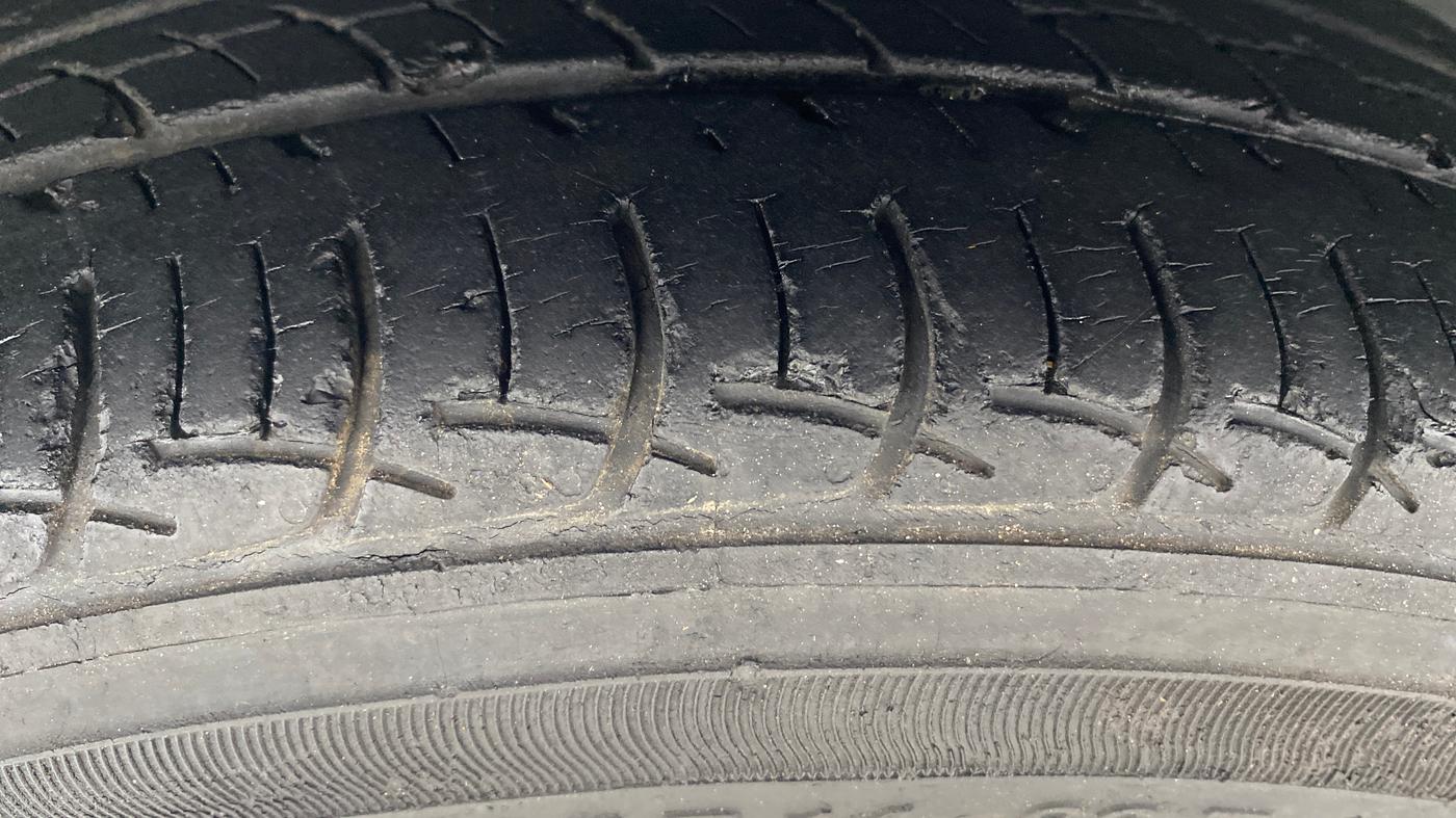 2017 Ford Figo Aspire TITANIUM 1.5 PETROL AT, Petrol, Automatic, 25,023 km, Left Front Tyre Tread