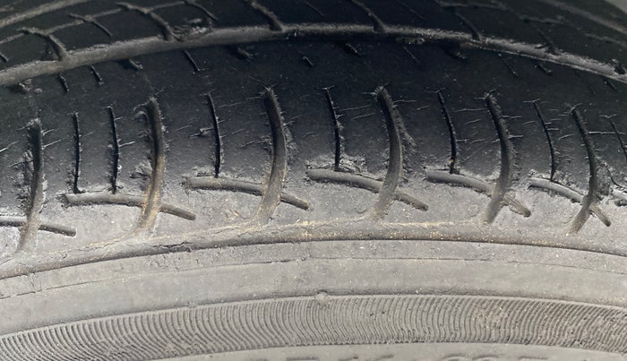 2017 Ford Figo Aspire TITANIUM 1.5 PETROL AT, Petrol, Automatic, 24,853 km, Left Front Tyre Tread