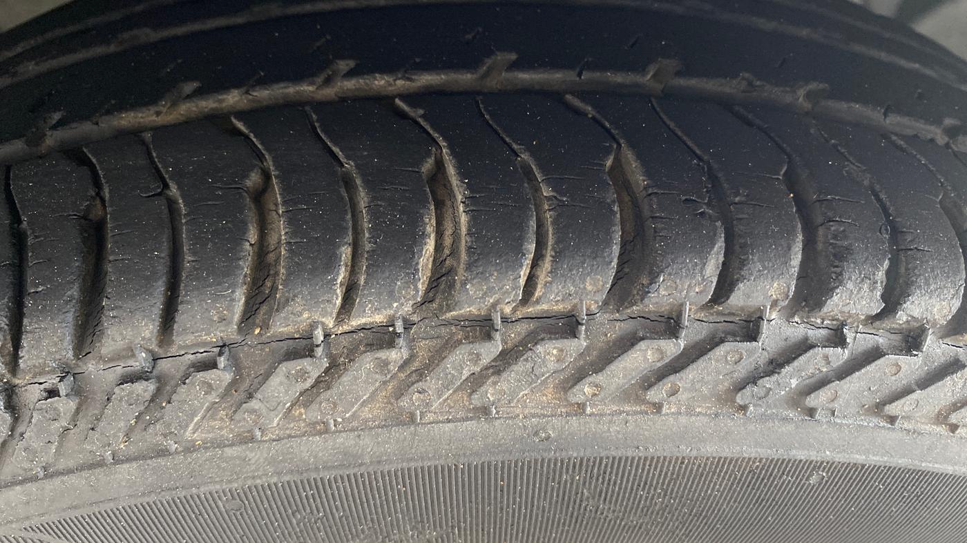 2017 Ford Figo Aspire TITANIUM 1.5 PETROL AT, Petrol, Automatic, 25,023 km, Right Front Tyre Tread