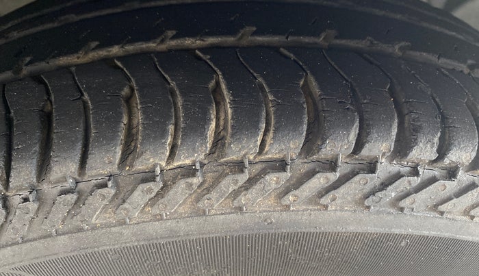 2017 Ford Figo Aspire TITANIUM 1.5 PETROL AT, Petrol, Automatic, 24,853 km, Right Front Tyre Tread