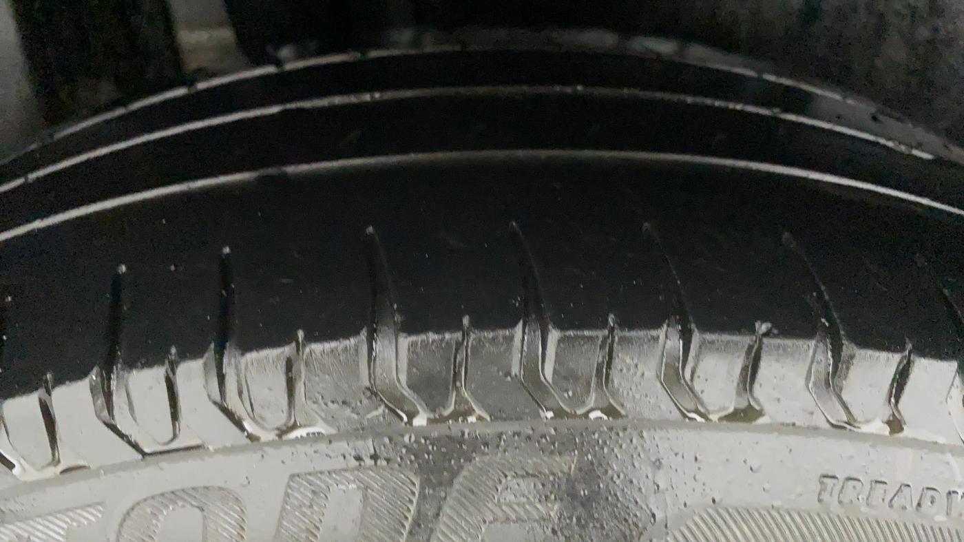 2017 Maruti Dzire VXI, Petrol, Manual, 36,349 km, Right Rear Tyre Tread
