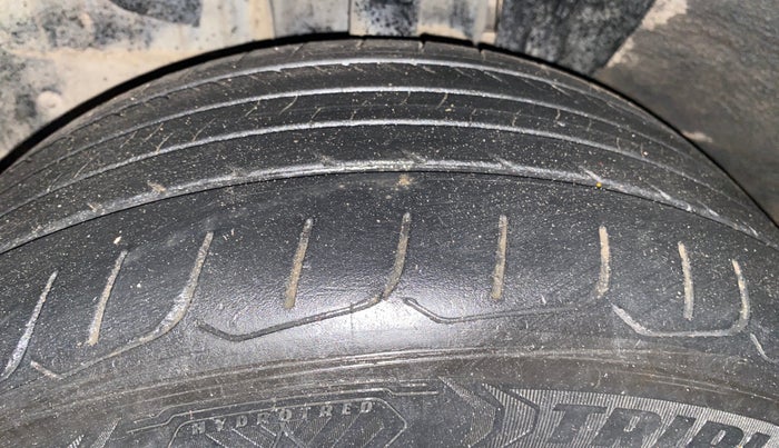 2021 Nissan MAGNITE XL, Petrol, Manual, 85,468 km, Left Front Tyre Tread