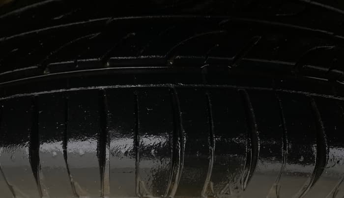 2014 Maruti Wagon R 1.0 VXI, Petrol, Manual, 43,065 km, Right Front Tyre Tread