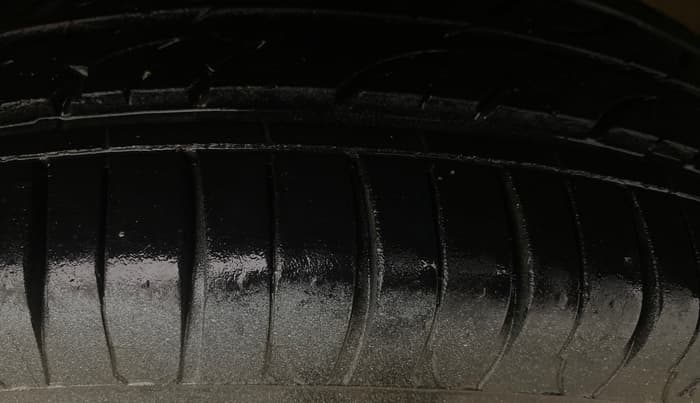 2014 Maruti Wagon R 1.0 VXI, Petrol, Manual, 43,065 km, Left Front Tyre Tread