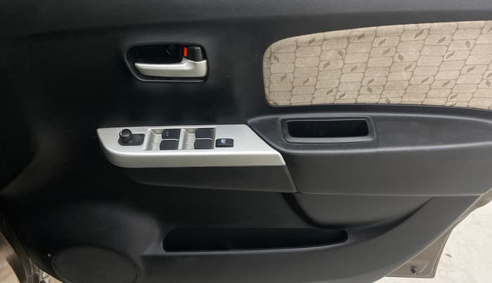 2014 Maruti Wagon R 1.0 VXI, Petrol, Manual, 43,065 km, Driver Side Door Panels Control