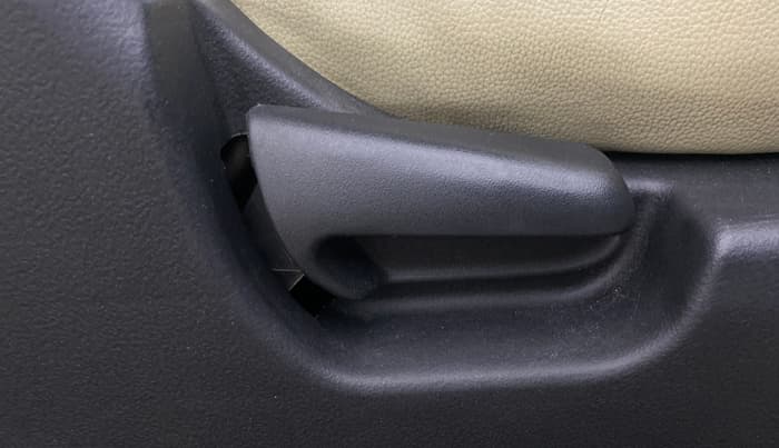 2014 Maruti Wagon R 1.0 VXI, Petrol, Manual, 43,065 km, Driver Side Adjustment Panel