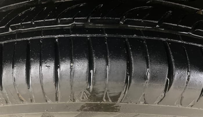 2014 Maruti Wagon R 1.0 VXI, Petrol, Manual, 43,065 km, Right Rear Tyre Tread