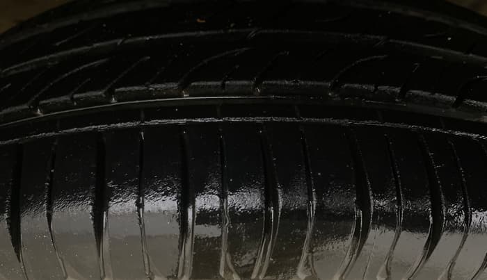 2014 Maruti Wagon R 1.0 VXI, Petrol, Manual, 43,065 km, Left Rear Tyre Tread