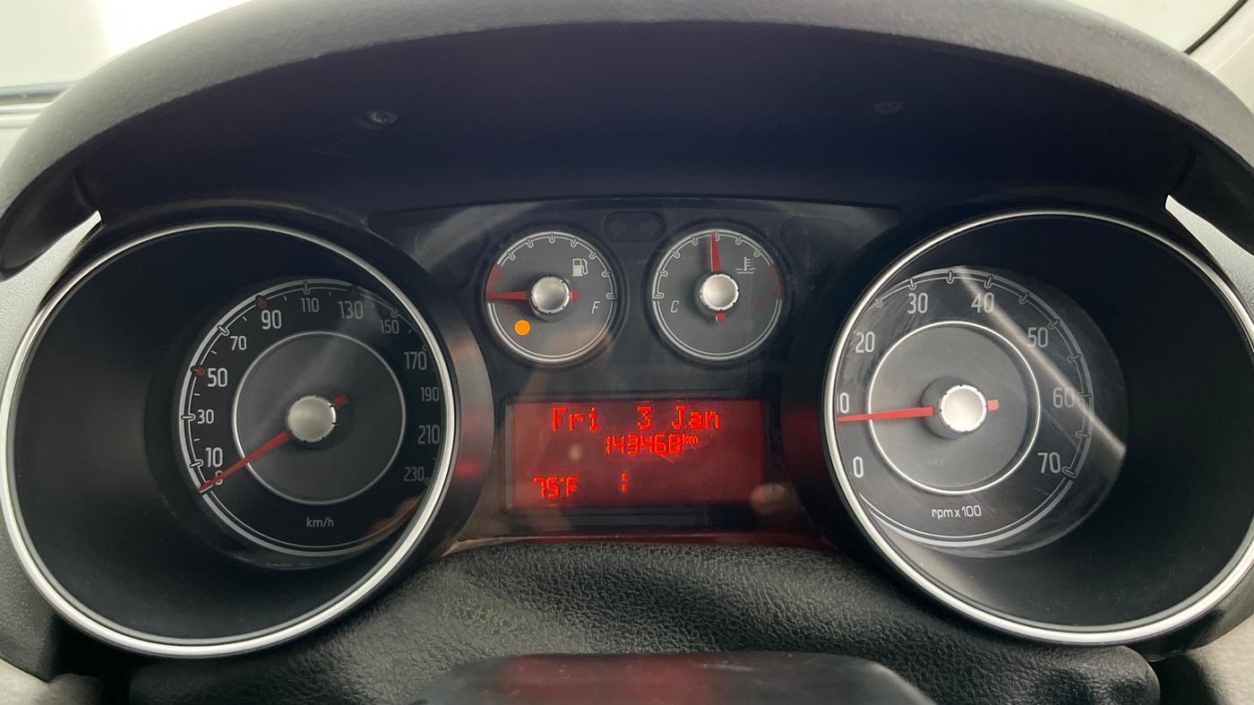 2015 Fiat Avventura EMOTION MULTIJET 1.3, Diesel, Manual, 1,43,458 km, Odometer Image