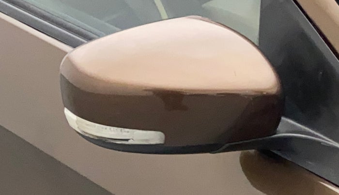 2016 Maruti Ciaz ZDI SHVS, Diesel, Manual, 85,590 km, Right rear-view mirror - Folding motor not working