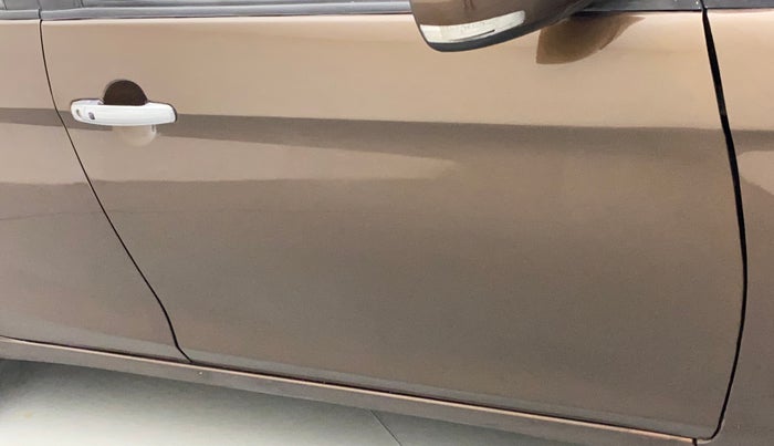 2016 Maruti Ciaz ZDI SHVS, Diesel, Manual, 85,590 km, Driver-side door - Slightly rusted