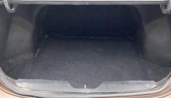 2016 Maruti Ciaz ZDI SHVS, Diesel, Manual, 85,590 km, Boot Inside