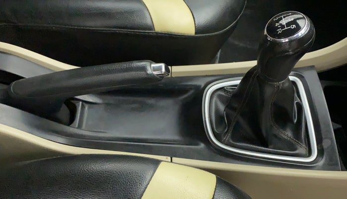 2016 Maruti Ciaz ZDI SHVS, Diesel, Manual, 85,590 km, Gear Lever