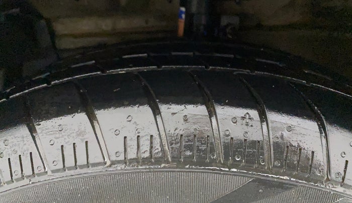 2016 Maruti Ciaz ZDI SHVS, Diesel, Manual, 85,590 km, Left Front Tyre Tread