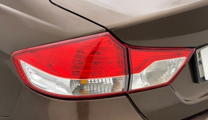 2016 Maruti Ciaz ZDI SHVS, Diesel, Manual, 85,590 km, Left tail light - Minor damage