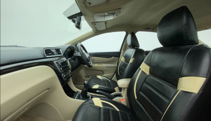 2016 Maruti Ciaz ZDI SHVS, Diesel, Manual, 85,590 km, Right Side Front Door Cabin
