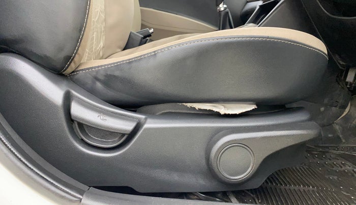 2015 Hyundai Xcent S 1.2, CNG, Manual, 97,853 km, Driver Side Adjustment Panel