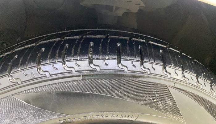 2015 Hyundai Xcent S 1.2, CNG, Manual, 97,853 km, Left Front Tyre Tread